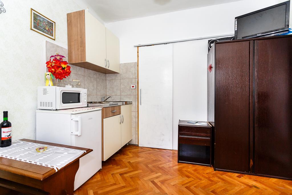 Apartment Filip Vrbnik Exterior photo
