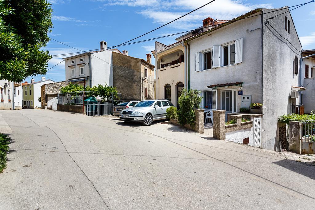 Apartment Filip Vrbnik Exterior photo